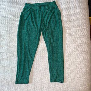 Oiselle Lux Cropped Pants, green small
